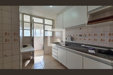 Cozinha de apartamento para alugar com 3 quartos, 72m² em Vila Sofia, São Paulo