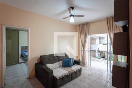 Sala de casa para alugar com 2 quartos, 100m² em Planalto, Belo Horizonte