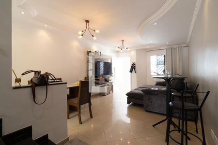 Casa para alugar com 3 quartos, 131m² em Vila Nhocuné, São Paulo