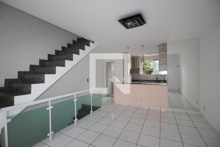 Sala de casa de condomínio para alugar com 2 quartos, 120m² em Taquara, Rio de Janeiro