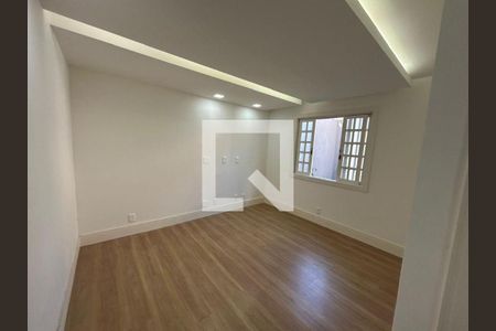 Casa à venda com 4 quartos, 227m² em Itaipu, Niterói