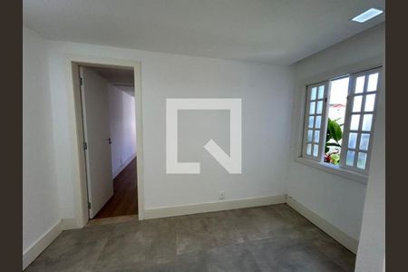 Casa à venda com 4 quartos, 227m² em Itaipu, Niterói