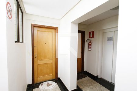 Entrada de apartamento à venda com 4 quartos, 140m² em Buritis, Belo Horizonte