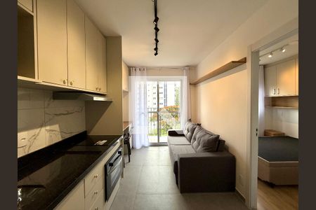 Cozinha  de apartamento para alugar com 1 quarto, 27m² em Campo Belo, São Paulo
