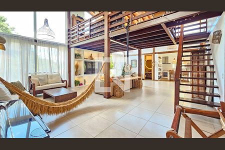 Casa à venda com 3 quartos, 353m² em Vila Velha, Santana de Parnaíba