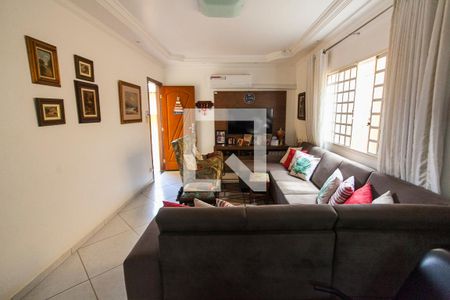 Sala de casa para alugar com 4 quartos, 180m² em Nossa Senhora Aparecida, Uberlândia