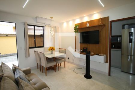 Sala de casa à venda com 2 quartos, 64m² em Irajá, Rio de Janeiro