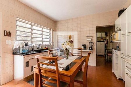 Casa à venda com 4 quartos, 278m² em Vila Dalila, São Paulo