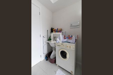 Sala/Cozinha/Área de Serviço  de apartamento para alugar com 1 quarto, 24m² em Vila Ré, São Paulo
