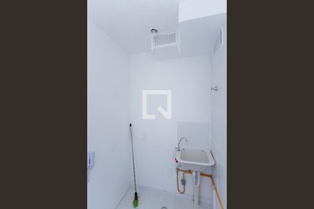 Sala, cozinha e área de serviço de apartamento para alugar com 2 quartos, 32m² em Vila Pereira Cerca, São Paulo