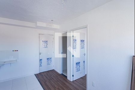 Sala, cozinha e área de serviço de apartamento para alugar com 2 quartos, 32m² em Vila Pereira Cerca, São Paulo
