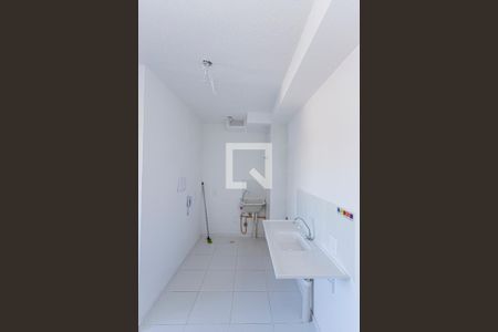 Sala, cozinha e área de serviço de apartamento para alugar com 2 quartos, 32m² em Vila Pereira Cerca, São Paulo