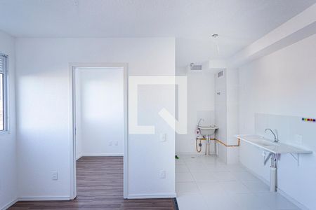 Sala, cozinha e área de serviço de apartamento para alugar com 2 quartos, 32m² em Vila Pereira Cerca, São Paulo