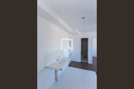 Sala, cozinha e área de serviço de apartamento para alugar com 2 quartos, 32m² em Vila Pereira Cerca, São Paulo