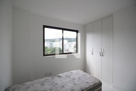 Quarto 1 de apartamento para alugar com 2 quartos, 60m² em Freguesia (jacarepaguá), Rio de Janeiro