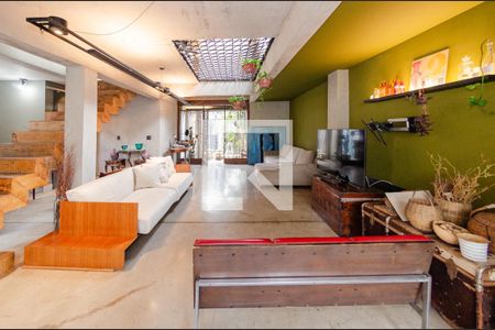 Sala de casa à venda com 3 quartos, 350m² em Alto Barroca, Belo Horizonte