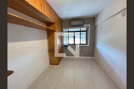 Quarto 1 de apartamento para alugar com 2 quartos, 63m² em Rocha Miranda, Rio de Janeiro