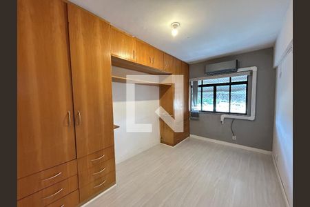 Quarto 1 de apartamento para alugar com 2 quartos, 63m² em Rocha Miranda, Rio de Janeiro