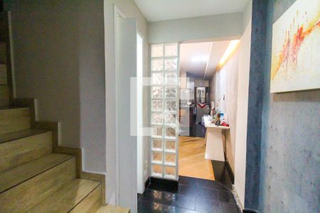 Hall de casa para alugar com 2 quartos, 68m² em Conjunto Residencial José Bonifácio, São Paulo