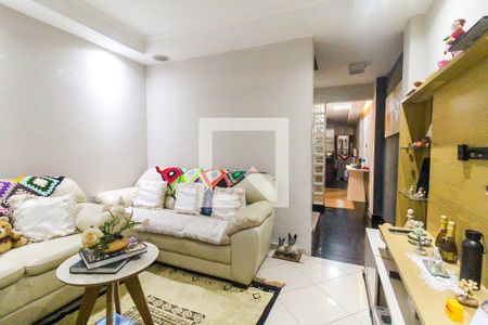 Sala de casa para alugar com 2 quartos, 68m² em Conjunto Residencial José Bonifácio, São Paulo