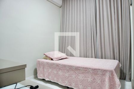 Quarto 2 de casa à venda com 3 quartos, 200m² em Santa Efigênia, Belo Horizonte