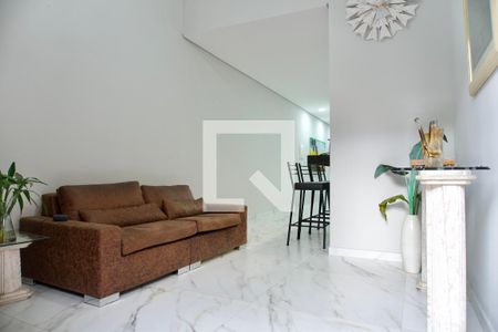 Sala de casa à venda com 3 quartos, 200m² em Santa Efigênia, Belo Horizonte