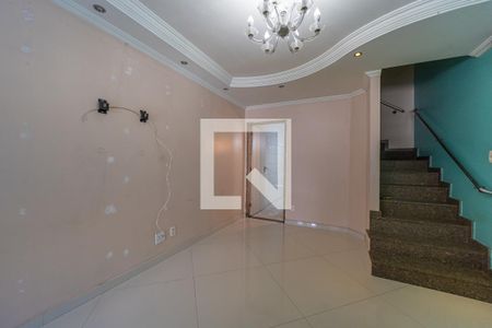 Sala de casa para alugar com 2 quartos, 200m² em Jardim Três Marias, São Paulo