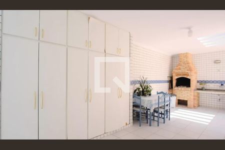 Casa à venda com 6 quartos, 300m² em Vila Carrão, São Paulo