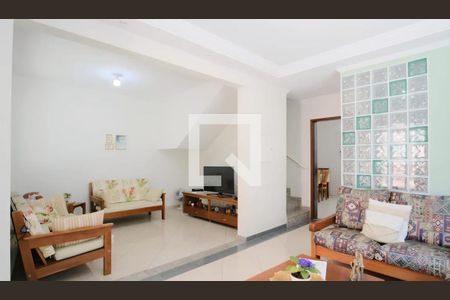 Casa à venda com 6 quartos, 300m² em Vila Carrão, São Paulo
