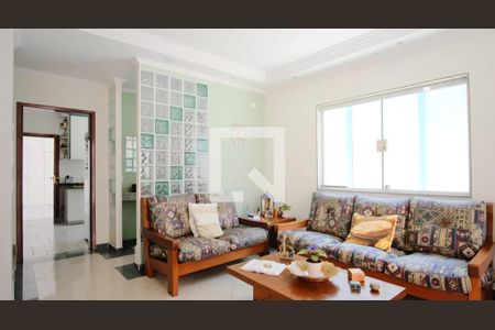 Casa à venda com 6 quartos, 300m² em Vila Carrão, São Paulo