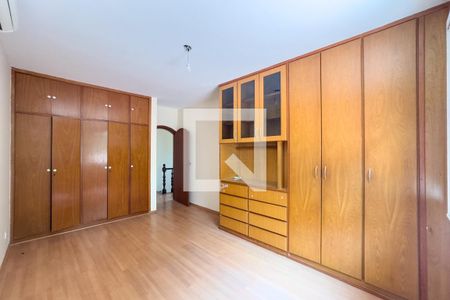 Quarto 1 de casa para alugar com 4 quartos, 224m² em Sumaré, São Paulo