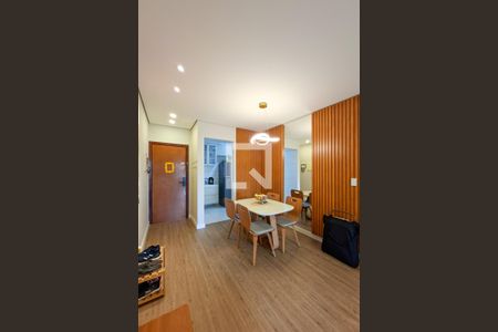 Sala de apartamento para alugar com 3 quartos, 135m² em Guilhermina, Praia Grande