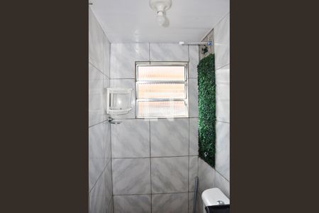 Detalhe - Banheiro Social de casa para alugar com 1 quarto, 30m² em Jardim Peri, São Paulo