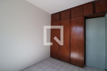 Closet do quarto 2 de apartamento para alugar com 3 quartos, 70m² em Lagoinha, Uberlândia