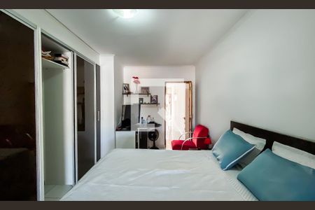 Casa à venda com 4 quartos, 196m² em Vila Nhocuné, São Paulo