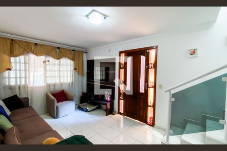 Casa à venda com 4 quartos, 196m² em Vila Nhocuné, São Paulo