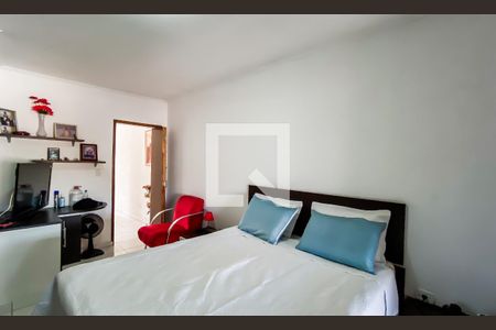 Casa à venda com 4 quartos, 196m² em Vila Nhocuné, São Paulo