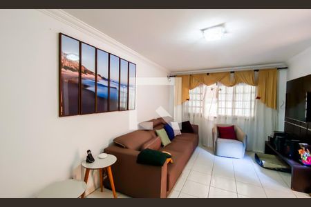 Casa à venda com 4 quartos, 196m² em Vila Nhocuné, São Paulo