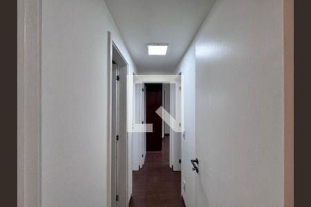 Corredor de apartamento para alugar com 3 quartos, 101m² em Barra da Tijuca, Rio de Janeiro