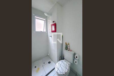 Banheiro da Suíte de apartamento para alugar com 1 quarto, 27m² em Parque Industrial Tomas Edson, São Paulo