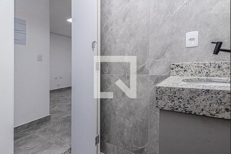 banheiro social_4 de apartamento para alugar com 1 quarto, 38m² em Vila Moinho Velho, São Paulo