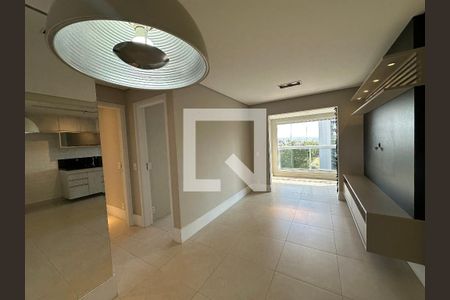 Sala de apartamento para alugar com 2 quartos, 67m² em Empresarial 18 do Forte, Barueri