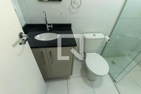 Banheiro Social de kitnet/studio para alugar com 1 quarto, 29m² em Cristo Rei, Curitiba