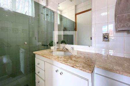 Banheiro da Suíte 1 de apartamento à venda com 4 quartos, 120m² em São Pedro, Belo Horizonte