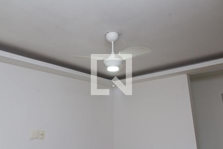 Sala de casa de condomínio para alugar com 2 quartos, 48m² em Campo Grande, Rio de Janeiro