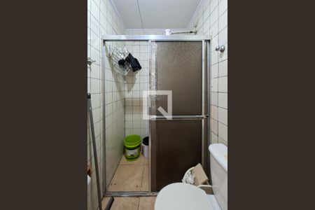 Banheiro  de kitnet/studio para alugar com 0 quarto, 38m² em Nova Mirim, Praia Grande
