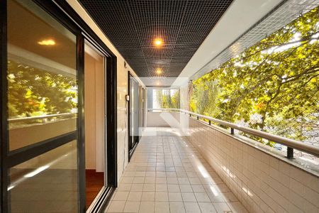 Varanda  de apartamento para alugar com 3 quartos, 115m² em Leblon, Rio de Janeiro