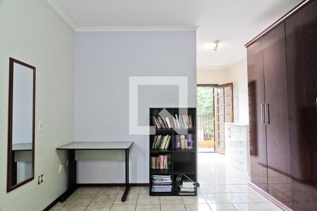 Casa para alugar com 3 quartos, 300m² em Jardim Regina, São Paulo