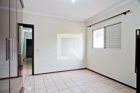 Casa para alugar com 3 quartos, 300m² em Jardim Regina, São Paulo