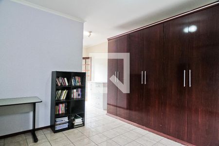Casa para alugar com 3 quartos, 300m² em Jardim Regina, São Paulo